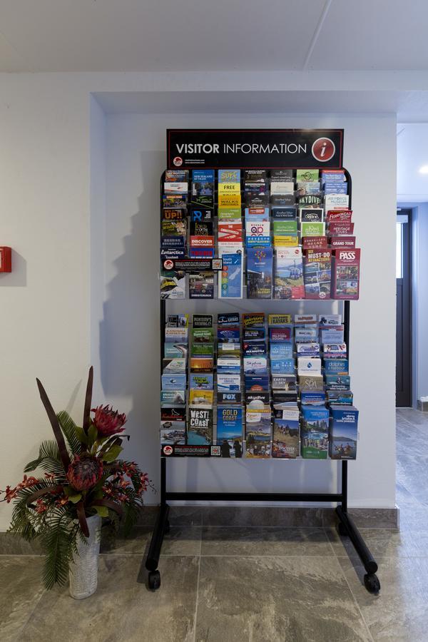 2 On Whiteleigh And 239 On Lincoln Motel Крайстчёрч Экстерьер фото A rack of tourist maps